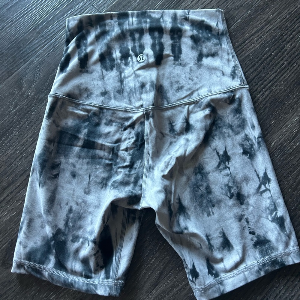 Lululemon biker shorts size 4